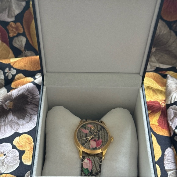 🌺🌸GUCCI BLOOMS TIMELESS WATCH🌸🌺 - Picture 10 of 12
